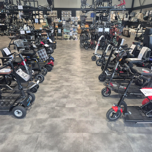 opvoiuwbare scootmobiel showroom lichtgewicht