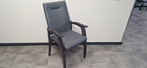 Senioren Eetkamerstoel Hoge Gevormde Rugleuning - Model 7066