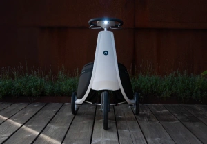 Ingeschakelde MOVU LED lamp in het stuur van de MOVU Premium rollator voor extra verlichting onderweg