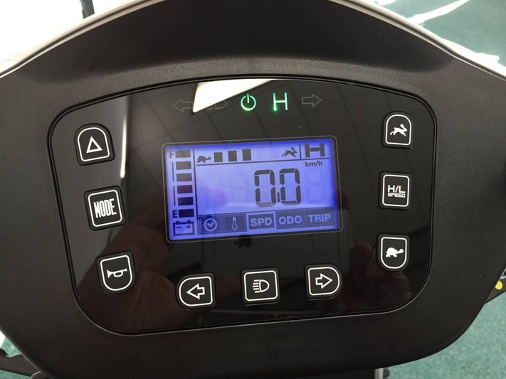 drive bluster scootmobiel met digitaal display