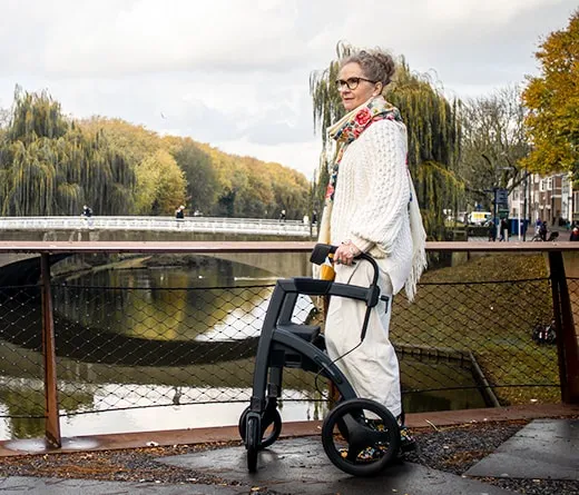 rollator rechtop lopen