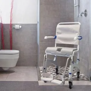 etac douchestoel op wielen